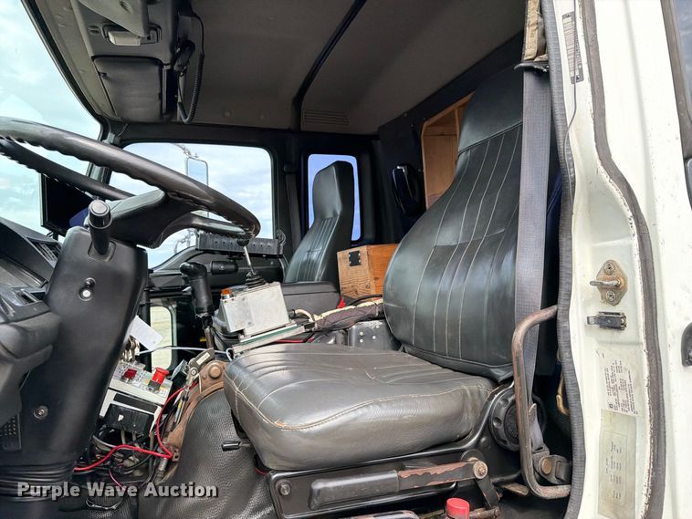 image for item FW3517 2000 GMC T8500 bridge inspection truck
