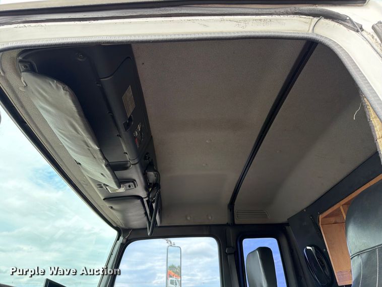 image for item FW3517 2000 GMC T8500 bridge inspection truck