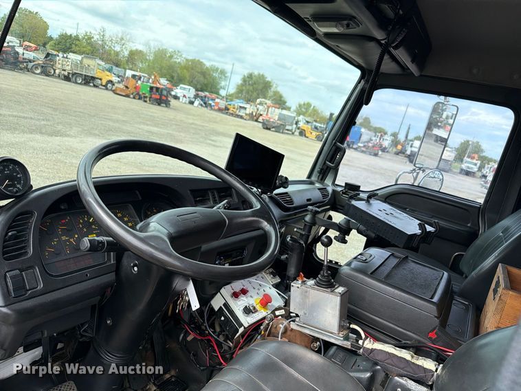 image for item FW3517 2000 GMC T8500 bridge inspection truck