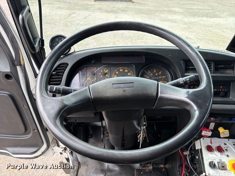 image for item FW3517 2000 GMC T8500 bridge inspection truck