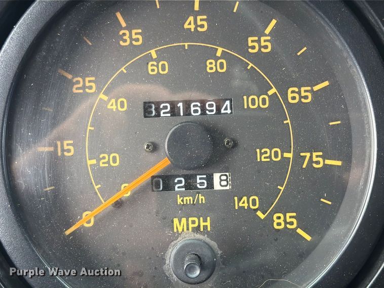 image for item FW3517 2000 GMC T8500 bridge inspection truck