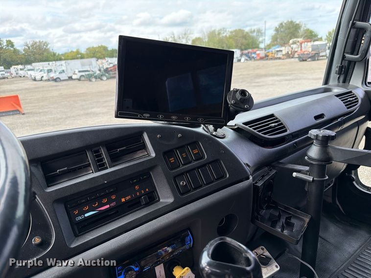 image for item FW3517 2000 GMC T8500 bridge inspection truck
