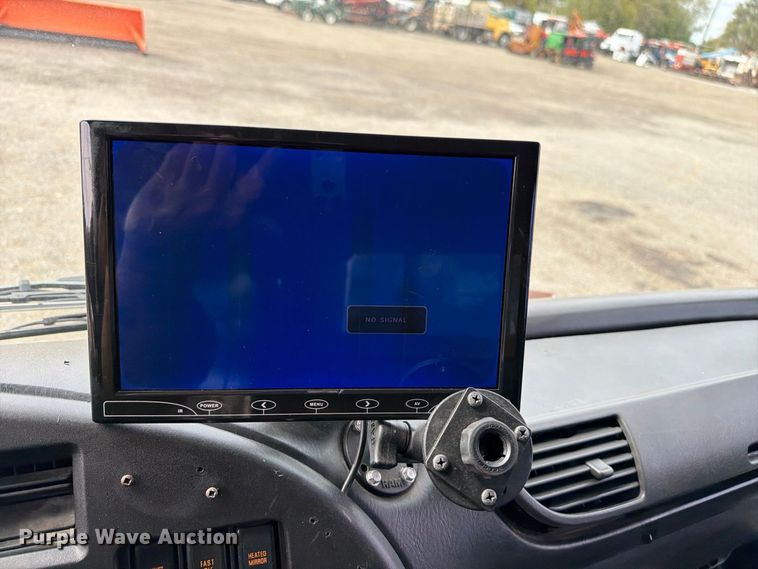 image for item FW3517 2000 GMC T8500 bridge inspection truck