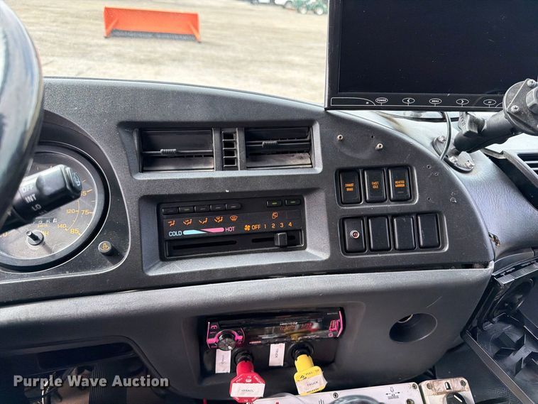 image for item FW3517 2000 GMC T8500 bridge inspection truck