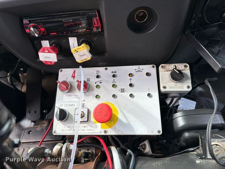 image for item FW3517 2000 GMC T8500 bridge inspection truck