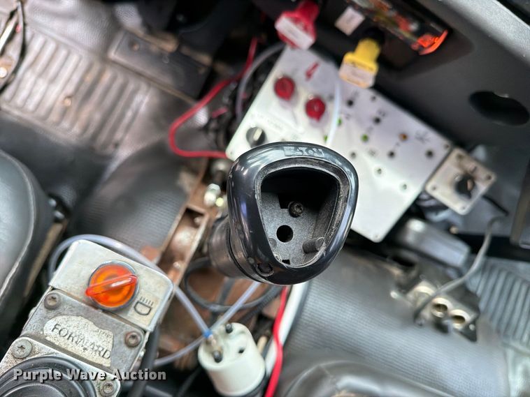 image for item FW3517 2000 GMC T8500 bridge inspection truck