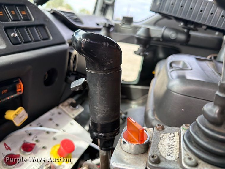 image for item FW3517 2000 GMC T8500 bridge inspection truck
