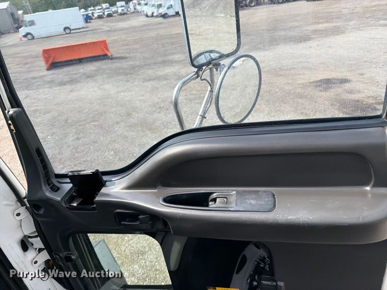image for item FW3517 2000 GMC T8500 bridge inspection truck
