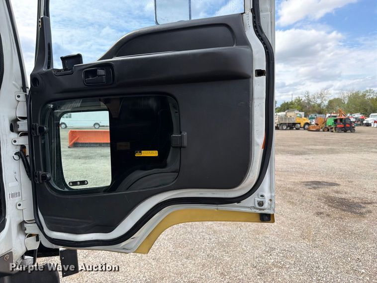 image for item FW3517 2000 GMC T8500 bridge inspection truck