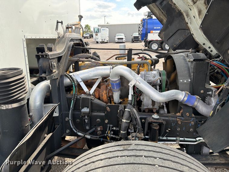 image for item FW3517 2000 GMC T8500 bridge inspection truck