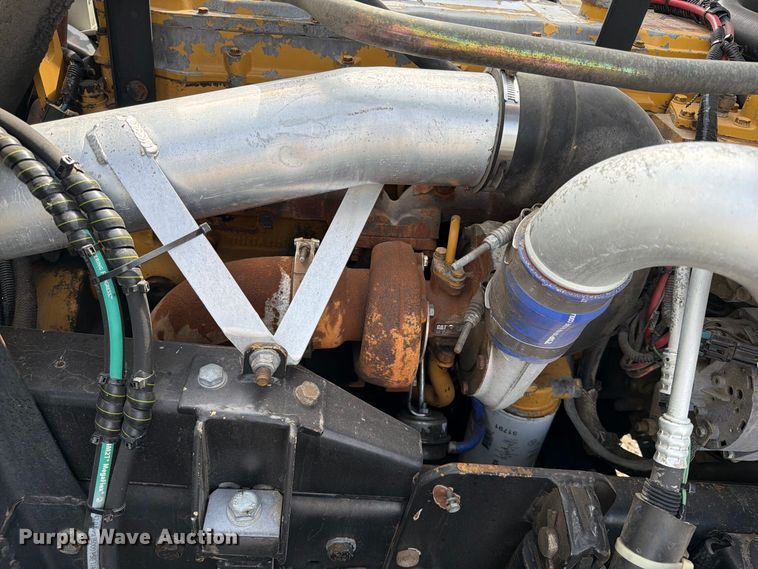 image for item FW3517 2000 GMC T8500 bridge inspection truck