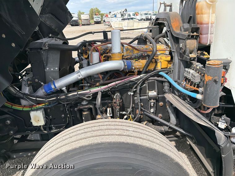 image for item FW3517 2000 GMC T8500 bridge inspection truck