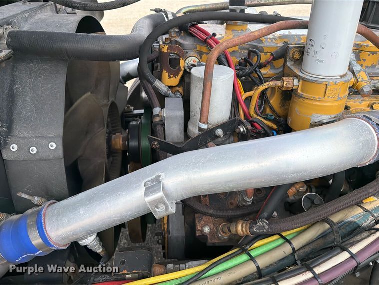 image for item FW3517 2000 GMC T8500 bridge inspection truck