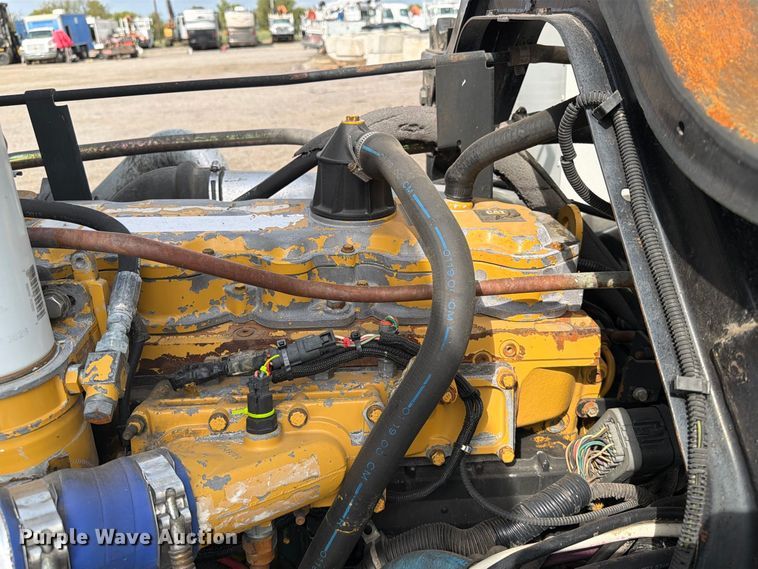 image for item FW3517 2000 GMC T8500 bridge inspection truck