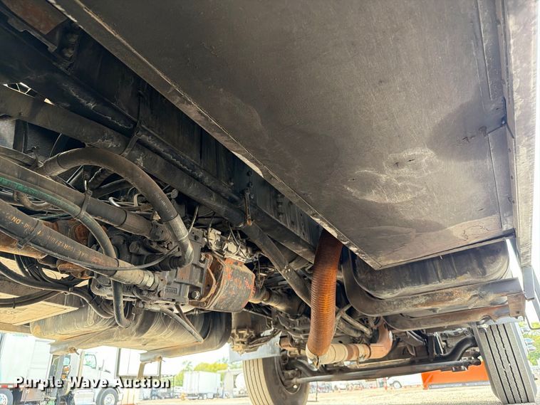 image for item FW3517 2000 GMC T8500 bridge inspection truck