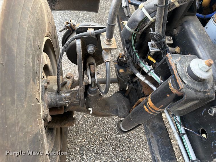image for item FW3517 2000 GMC T8500 bridge inspection truck