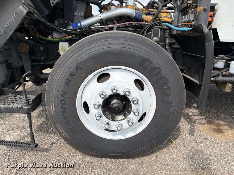 image for item FW3517 2000 GMC T8500 bridge inspection truck