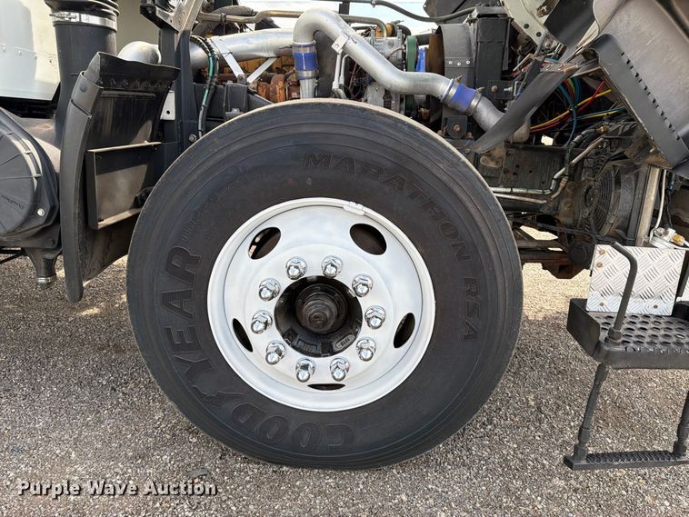 image for item FW3517 2000 GMC T8500 bridge inspection truck