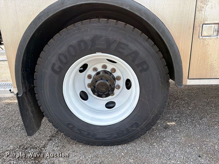 image for item FW3517 2000 GMC T8500 bridge inspection truck