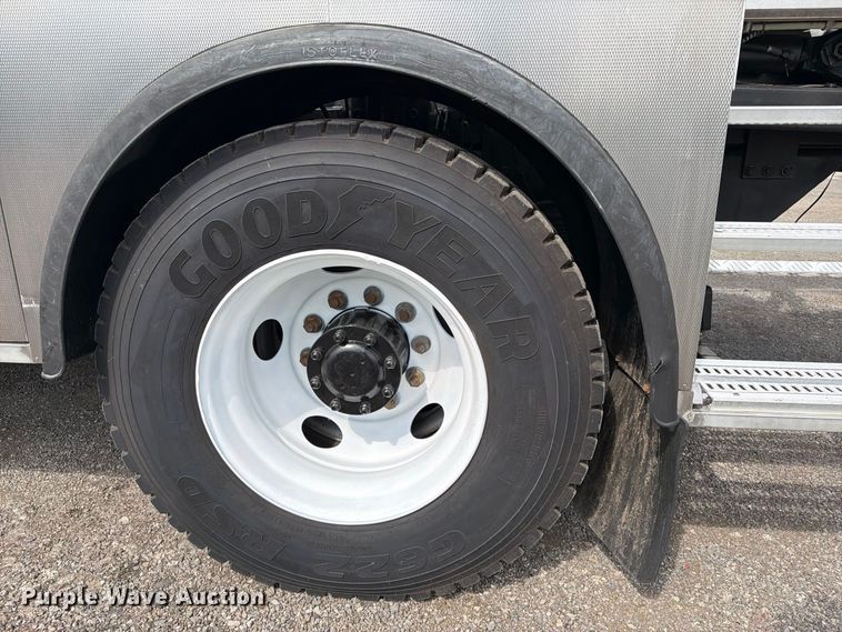 image for item FW3517 2000 GMC T8500 bridge inspection truck