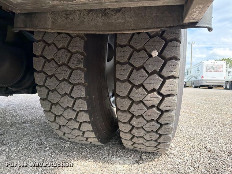 image for item FW3517 2000 GMC T8500 bridge inspection truck
