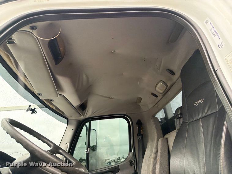 image for item FW3519 2010 Freightliner Business Class M2 crane truck