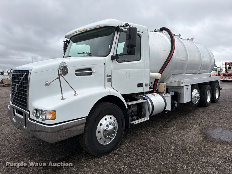 2013 VOLVO VHD