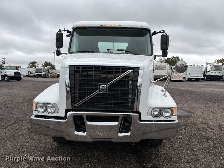 image for item FW3523 2013 Volvo VHD vacuum truck