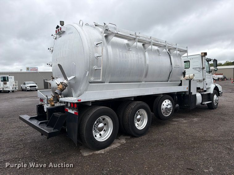 image for item FW3523 2013 Volvo VHD vacuum truck