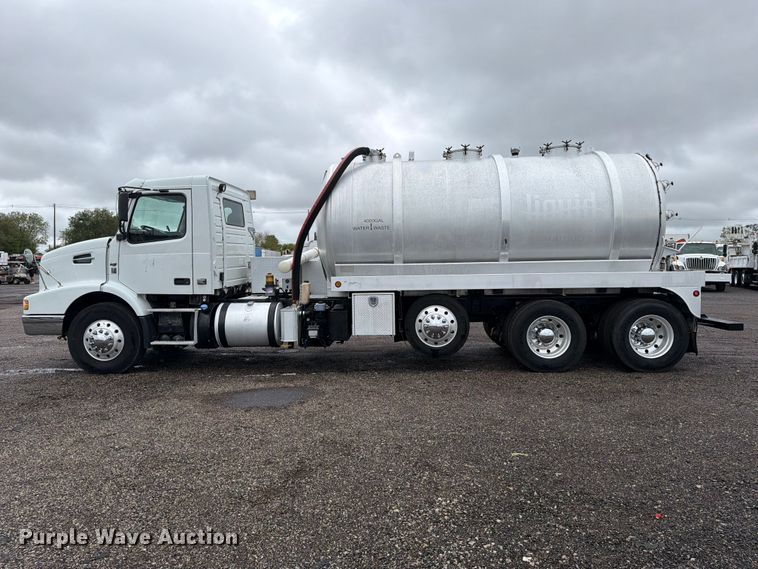 image for item FW3523 2013 Volvo VHD vacuum truck