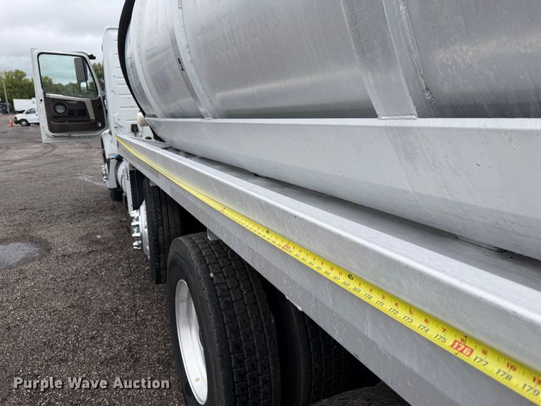 image for item FW3523 2013 Volvo VHD vacuum truck