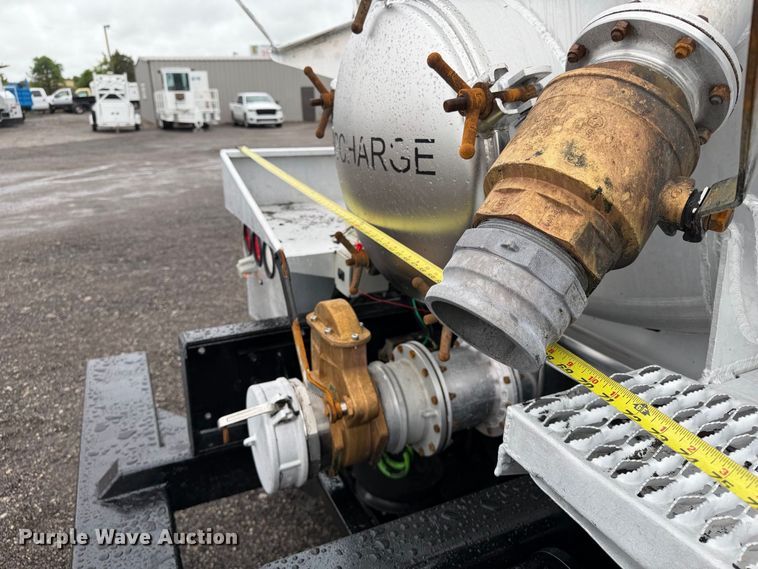 image for item FW3523 2013 Volvo VHD vacuum truck