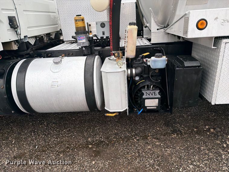 image for item FW3523 2013 Volvo VHD vacuum truck