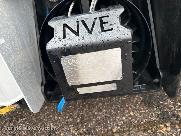 image for item FW3523 2013 Volvo VHD vacuum truck