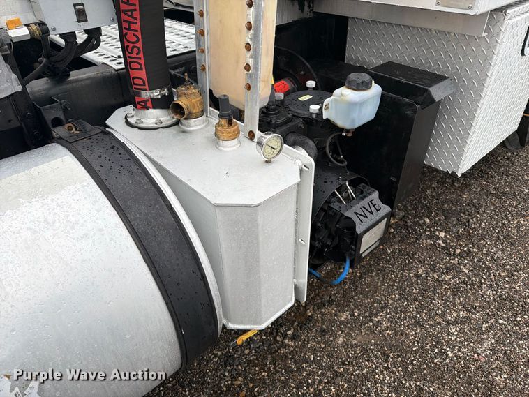 image for item FW3523 2013 Volvo VHD vacuum truck
