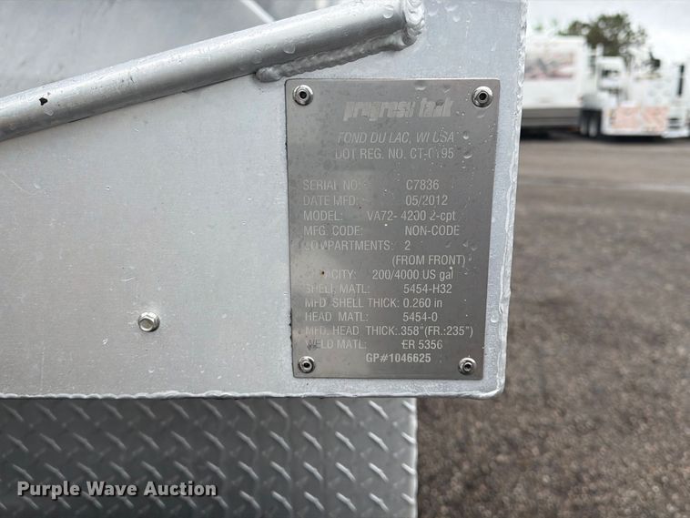 image for item FW3523 2013 Volvo VHD vacuum truck