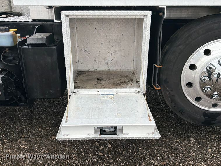 image for item FW3523 2013 Volvo VHD vacuum truck