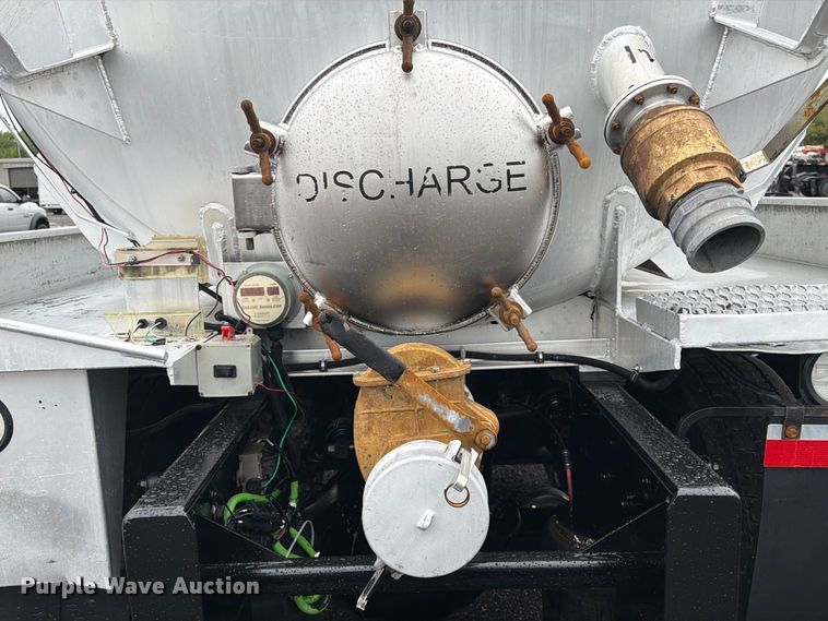 image for item FW3523 2013 Volvo VHD vacuum truck