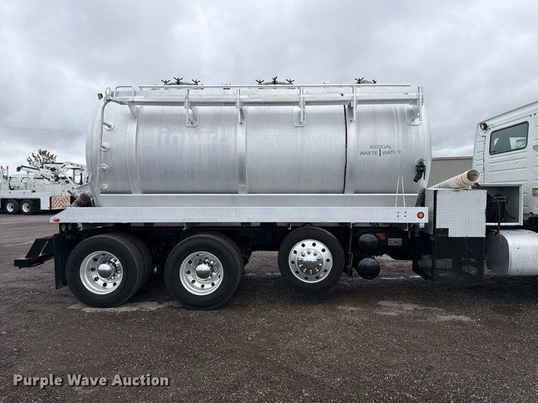 image for item FW3523 2013 Volvo VHD vacuum truck