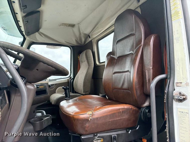 image for item FW3523 2013 Volvo VHD vacuum truck