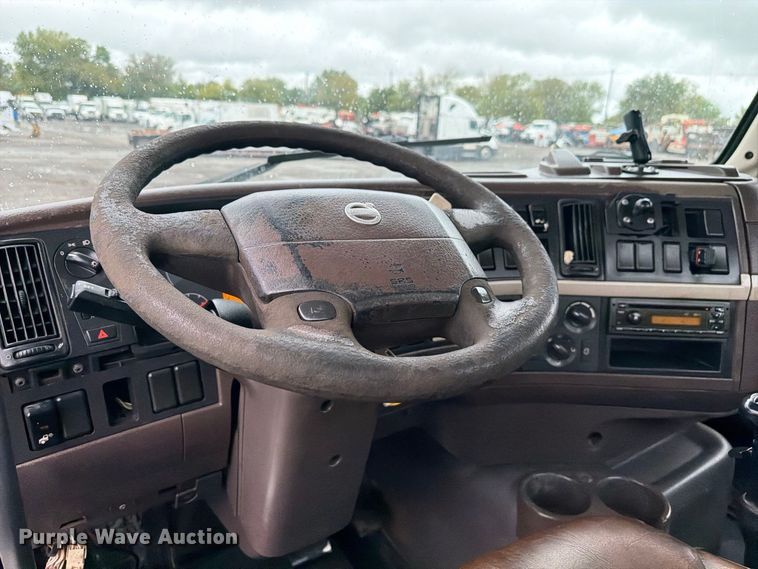 image for item FW3523 2013 Volvo VHD vacuum truck