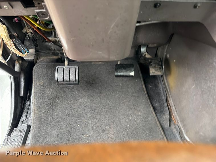 image for item FW3523 2013 Volvo VHD vacuum truck