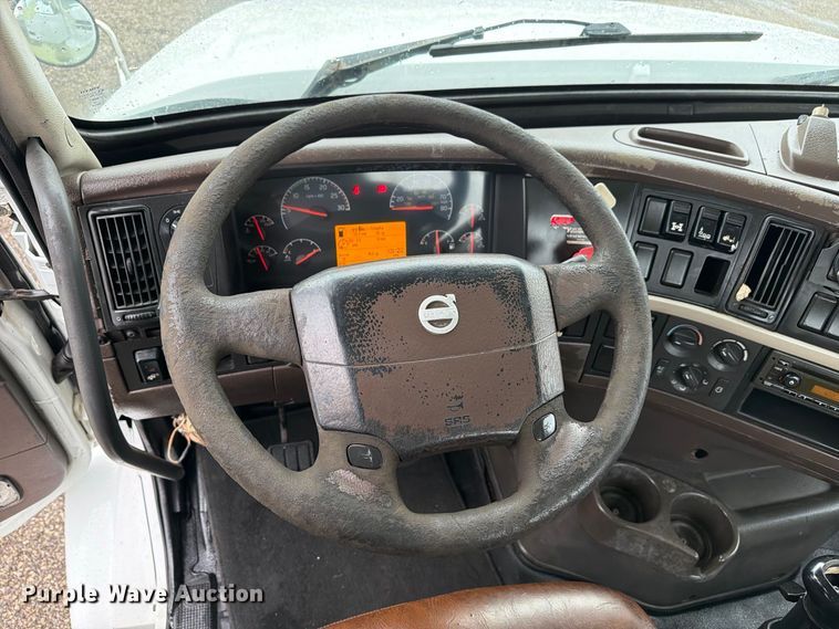 image for item FW3523 2013 Volvo VHD vacuum truck