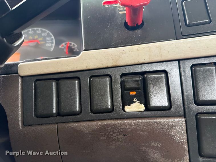image for item FW3523 2013 Volvo VHD vacuum truck