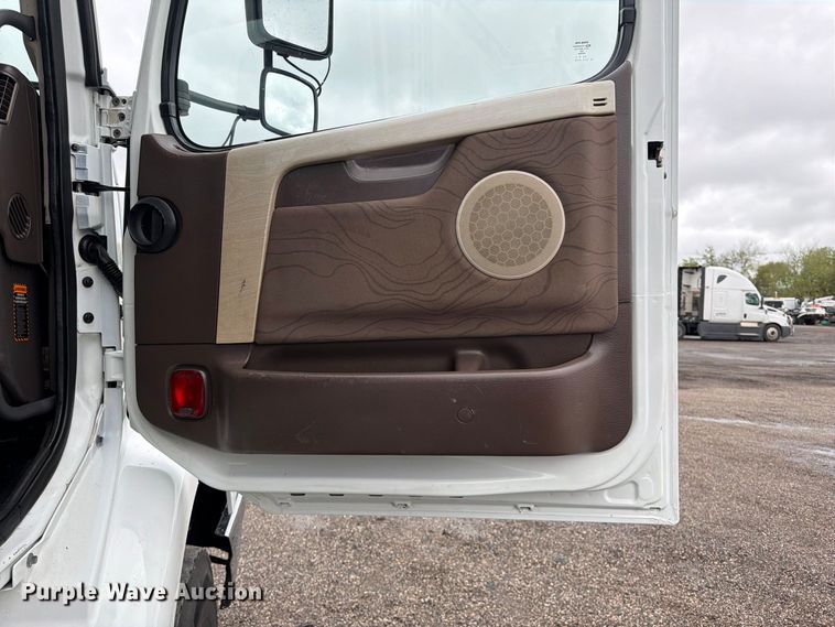 image for item FW3523 2013 Volvo VHD vacuum truck