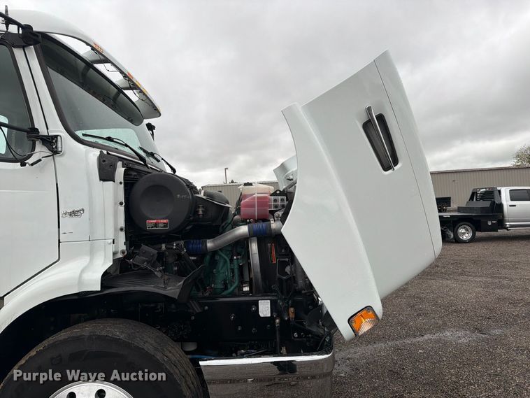 image for item FW3523 2013 Volvo VHD vacuum truck