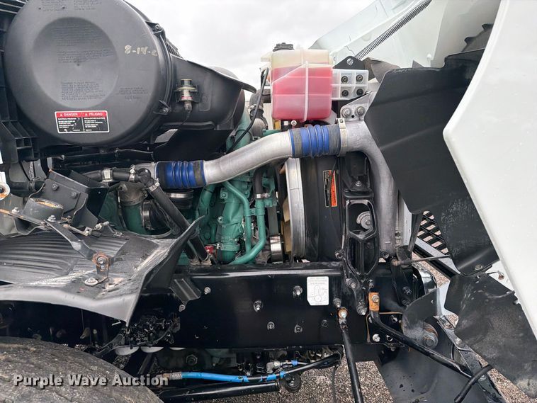 image for item FW3523 2013 Volvo VHD vacuum truck