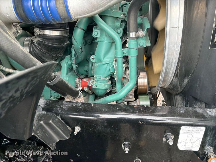image for item FW3523 2013 Volvo VHD vacuum truck