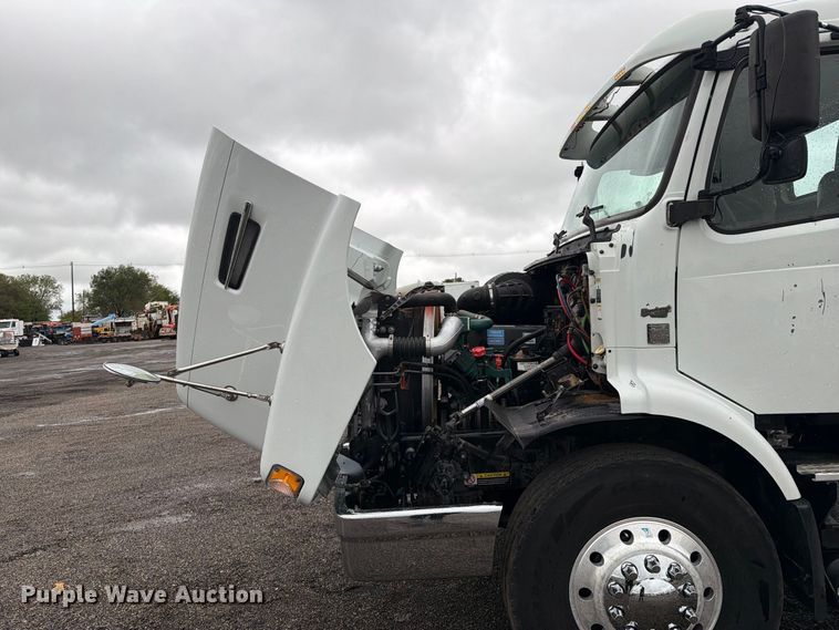image for item FW3523 2013 Volvo VHD vacuum truck
