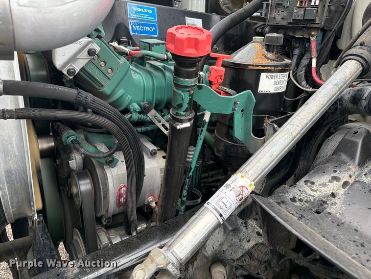 image for item FW3523 2013 Volvo VHD vacuum truck